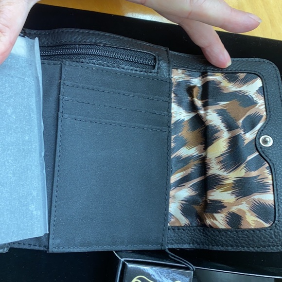 Black womans wallet - Picture 3 of 4